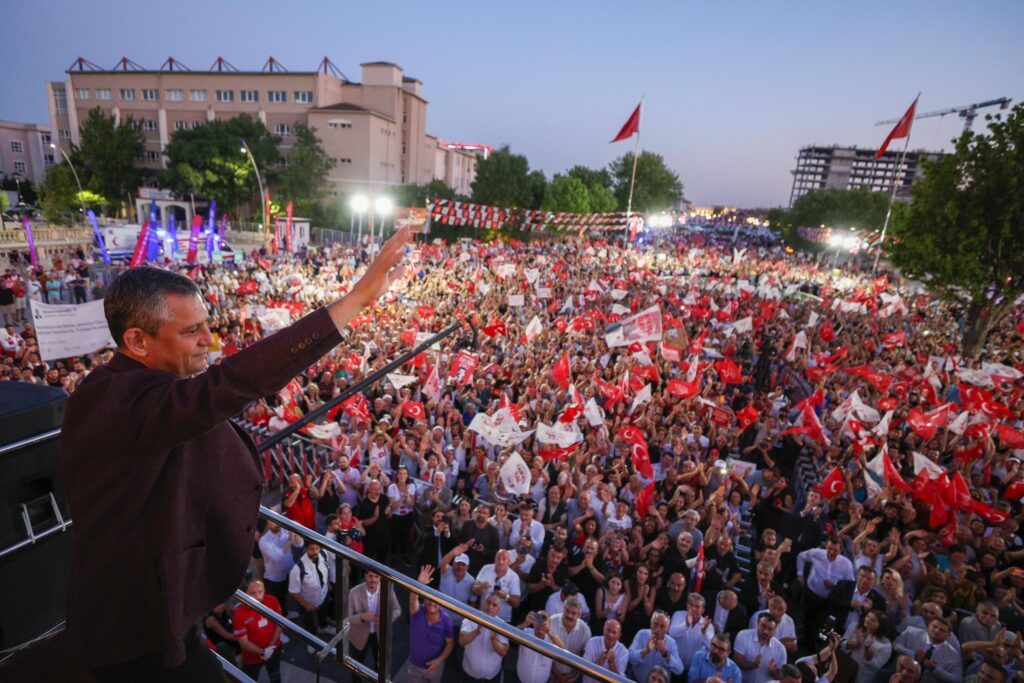 Özgür Özel, Erdoğan’a çağrıda bulunarak, erken seçim için tarih verdi