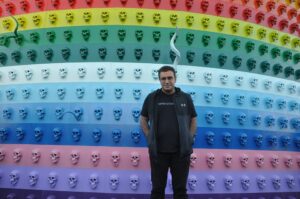 Sanatçı Ahmet Güneştekin yakılan silahların hafızasını sanata taşımak istiyor