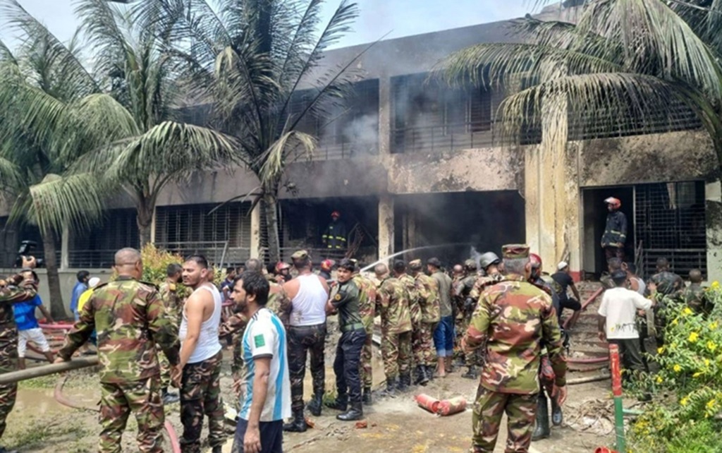 🔴 SON DAKİKA | Savaş uçağı okul kampüsüne düştü: 18 ölü, çok sayıda yaralı