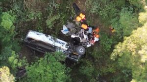 🔴 SON DAKİKA: Orman yangınına giden tanker uçuruma yuvarlandı: Ölü ve yaralılar var