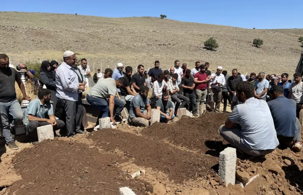 Diyarbakır’da aynı aileden 5 kişi toprağa verildi