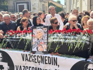 Cumartesi Anneleri’nin çınarı Emine Ocak, Galatasaray Meydanı’nda uğurlandı