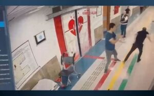 Urfa’da doktor ve güvenlik görevlisi bıçaklandı