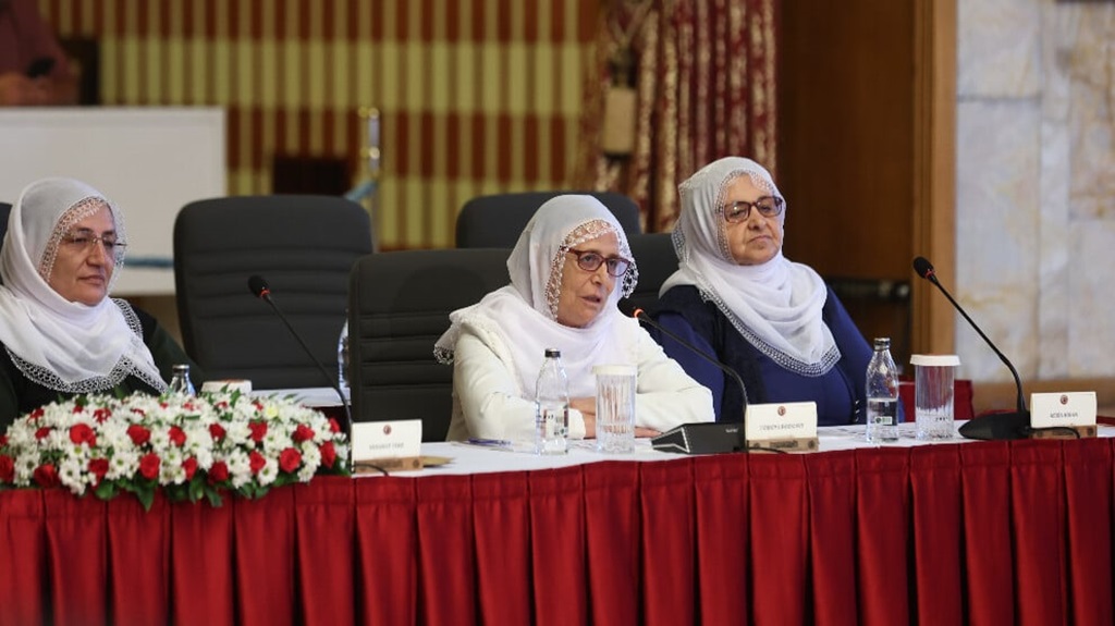 Çözüm süreci komisyonunda Kürtçe konuşan barış annesinin sözü kesildi