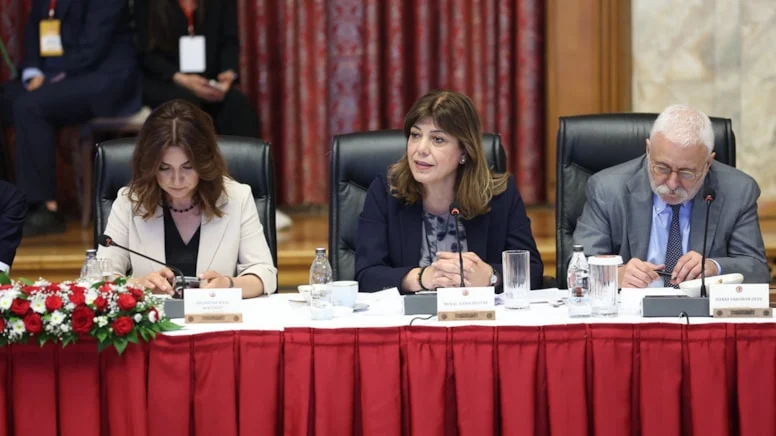 DEM Parti, ilk komisyon toplantısında Öcalan’ı ve 1921 Anayasası’nı işaret etti