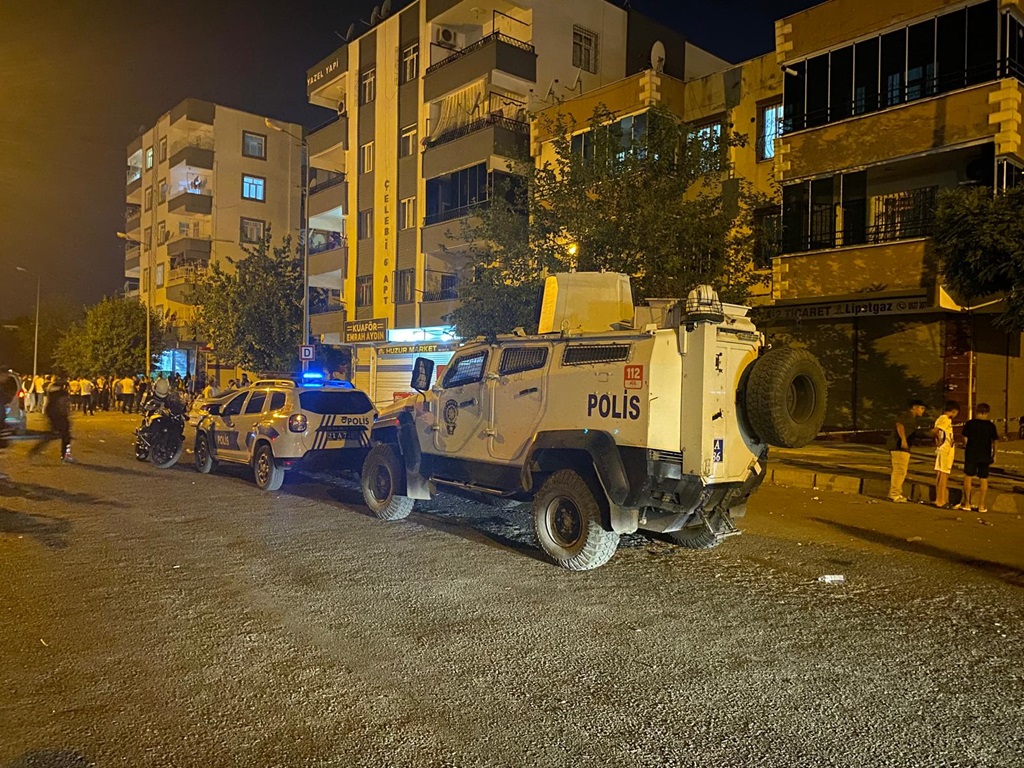 Diyarbakır’da silahlı çatışma: 12 yaralı