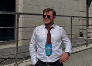 AK Partili başkan silahla oynarken kendini vurdu