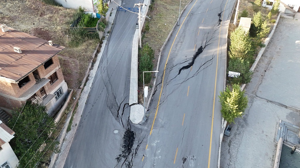 🔴 SON DAKİKA | Erzurum’da heyelan meydana geldi: 70 ev boşaltıldı