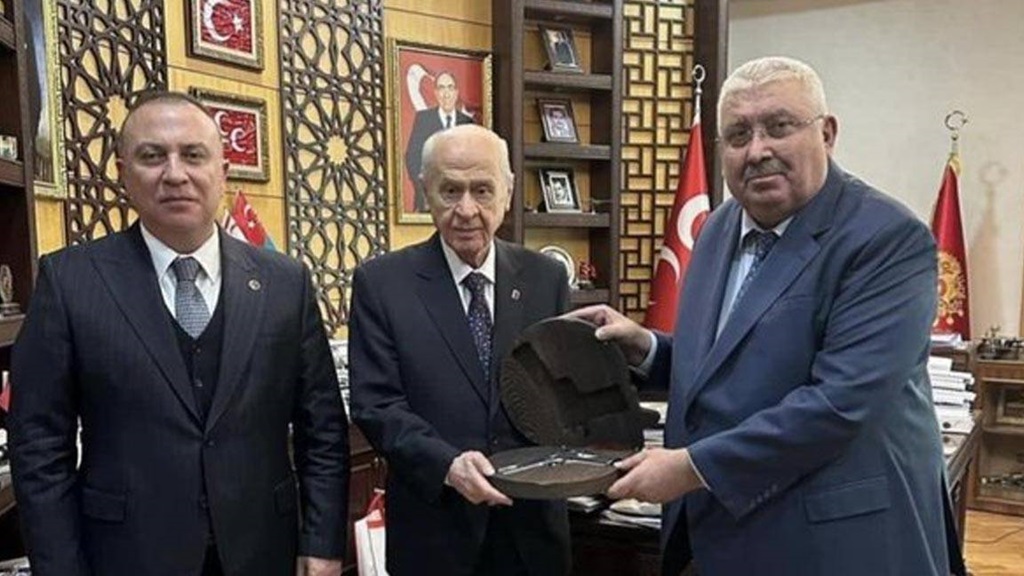 MHP’li Semih Yalçın, Özgür Özel’i hedef aldı