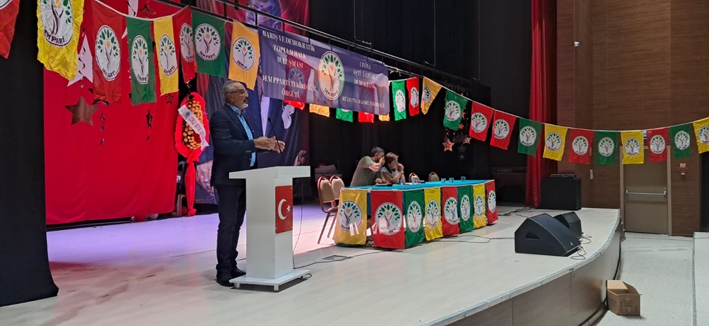 Sırrı Sakık’tan Hakan Fidan’a çağrı: Rojava’ya git komutan Mazlum’la görüş