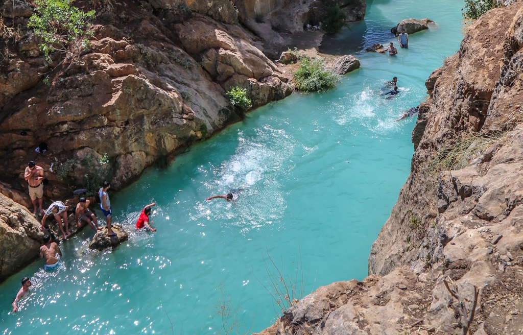 4 genç sabah saatlerinde boğularak öldü